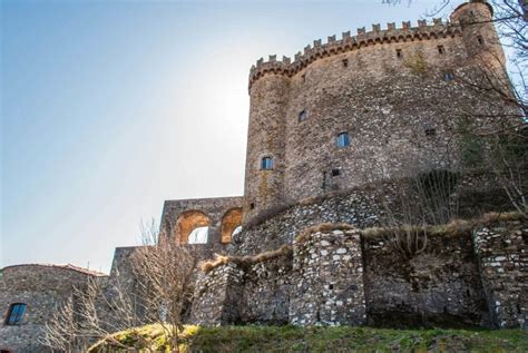 Visit Fosdinovo Italy, the old gate of Lunigiana